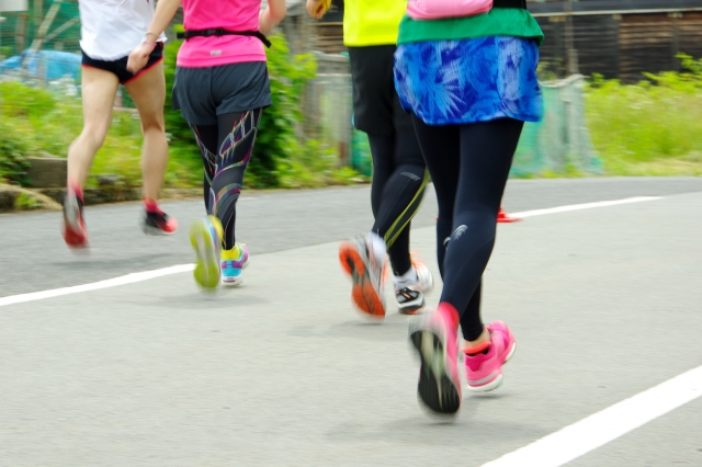 ランナーが関節を痛めずに走るための「膝サポート走法」とは
